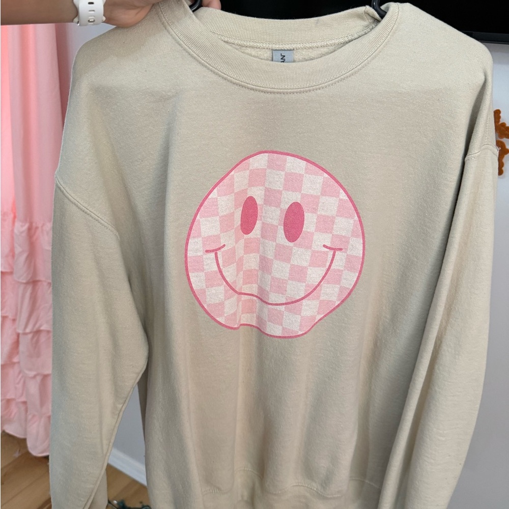 Gildan Beige Sweater with Pink Smiley Face
